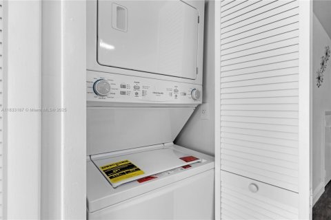 Touwnhouse à vendre à Miami, Floride: 3 chambres, 141.49 m2 № 1957567 - photo 11