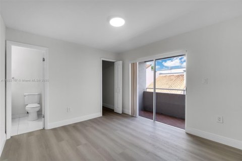Touwnhouse à vendre à Miami, Floride: 3 chambres, 141.49 m2 № 1957567 - photo 24
