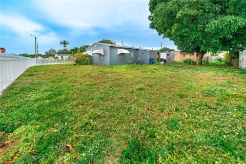 Купить виллу или дом в Майами-Гарденс, Флорида 3 спальни, 80.27м2, № 2026850 - фото 17