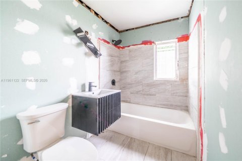 Купить виллу или дом в Майами-Гарденс, Флорида 3 спальни, 80.27м2, № 2026850 - фото 15