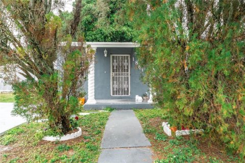 Дом в Майами-Гарденс, Флорида 3 спальни, 80.27м2 № 2026850