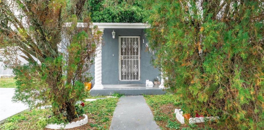 Дом в Майами-Гарденс, Флорида 3 спальни, 80.27м2 № 2026850