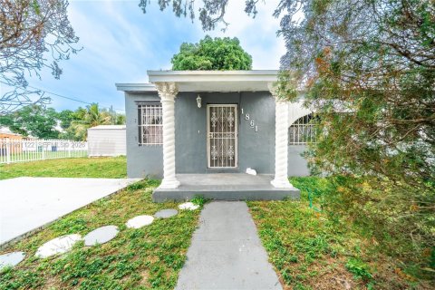 Купить виллу или дом в Майами-Гарденс, Флорида 3 спальни, 80.27м2, № 2026850 - фото 2