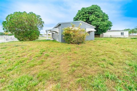 Купить виллу или дом в Майами-Гарденс, Флорида 3 спальни, 80.27м2, № 2026850 - фото 16