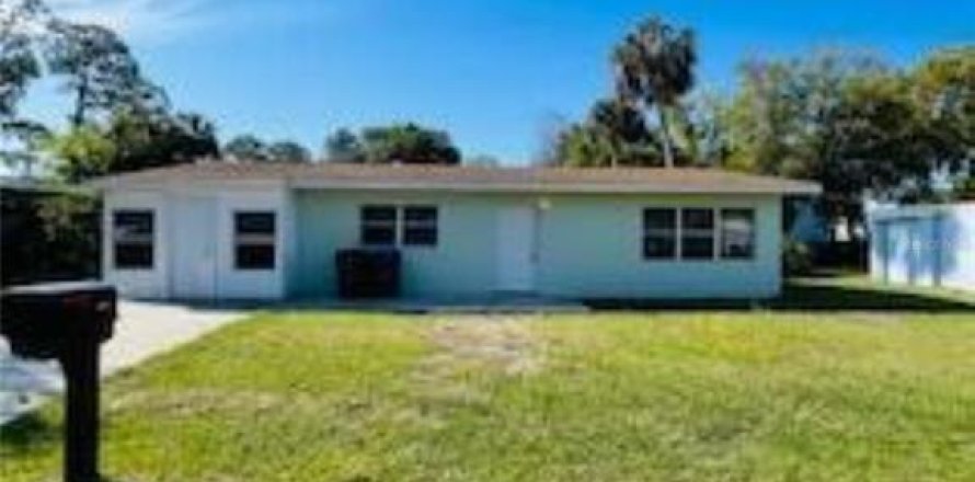 House in Titusville, Florida 3 bedrooms, 105.91 sq.m. № 1578728