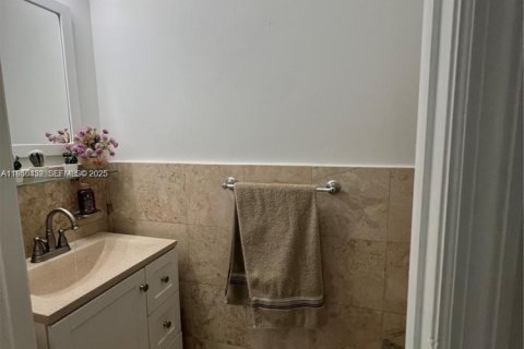 Touwnhouse à vendre à Doral, Floride: 2 chambres, 125.6 m2 № 1994394 - photo 21