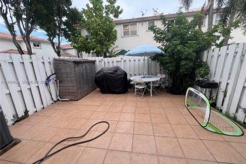 Touwnhouse à vendre à Doral, Floride: 2 chambres, 125.6 m2 № 1994394 - photo 10