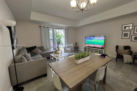 Touwnhouse à vendre à Doral, Floride: 2 chambres, 125.6 m2 № 1994394 - photo 9