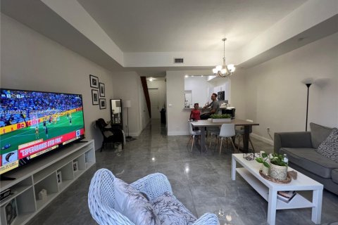Touwnhouse à vendre à Doral, Floride: 2 chambres, 125.6 m2 № 1994394 - photo 8