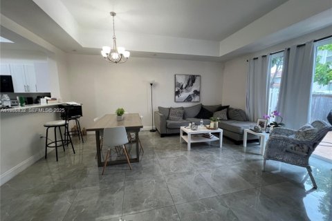 Touwnhouse à vendre à Doral, Floride: 2 chambres, 125.6 m2 № 1994394 - photo 6