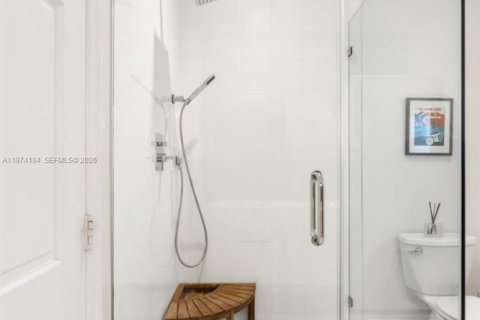 Casa en alquiler en Miami, Florida, 4 dormitorios, 340.12 m2 № 2035987 - foto 15