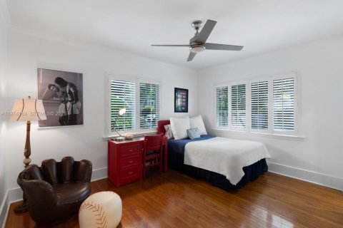 Casa en alquiler en Miami, Florida, 4 dormitorios, 340.12 m2 № 2035987 - foto 18