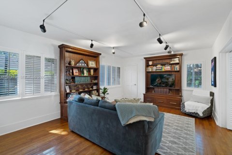 Casa en alquiler en Miami, Florida, 4 dormitorios, 340.12 m2 № 2035987 - foto 11