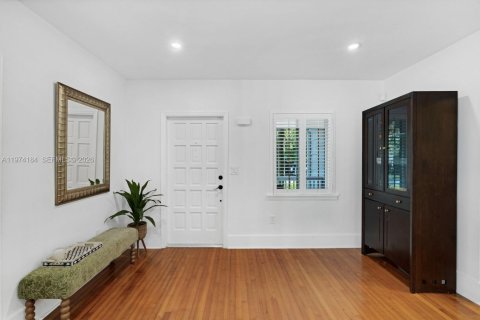 Casa en alquiler en Miami, Florida, 4 dormitorios, 340.12 m2 № 2035987 - foto 7