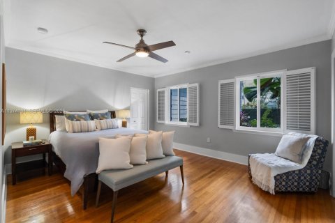 Casa en alquiler en Miami, Florida, 4 dormitorios, 340.12 m2 № 2035987 - foto 14