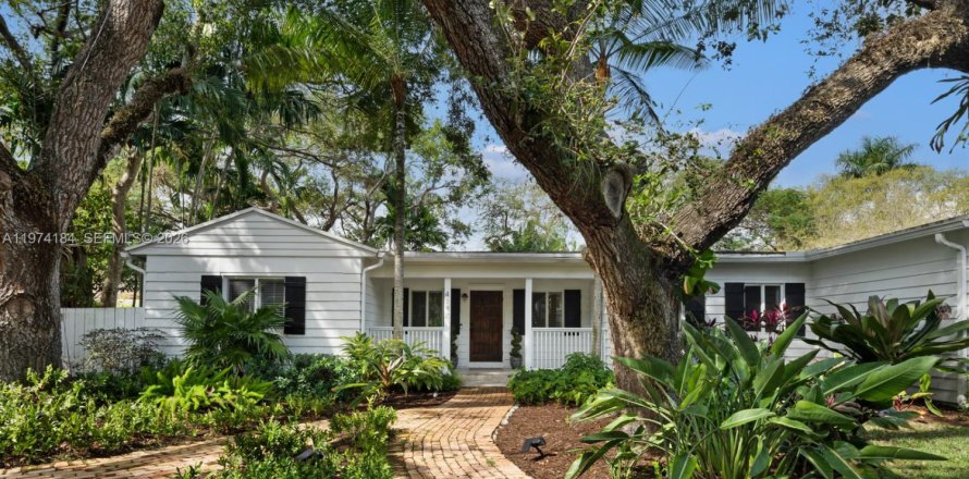 Casa en Miami, Florida 4 dormitorios, 340.12 m2 № 2035987