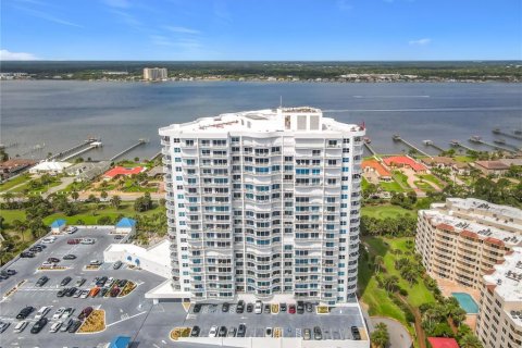 Condo à Daytona Beach Shores, Floride, 3 chambres  № 2109698
