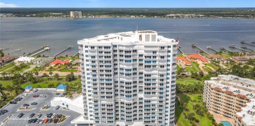 Condo à Daytona Beach Shores, Floride, 3 chambres № 2109698