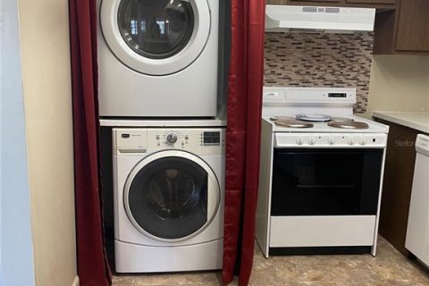 Condo in Ocala, Florida, 1 bedroom № 2214341 - photo 11