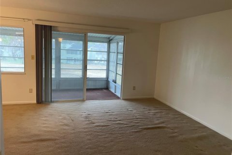 Condo in Ocala, Florida, 1 bedroom № 2214341 - photo 13