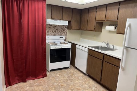 Condo in Ocala, Florida, 1 bedroom № 2214341 - photo 10