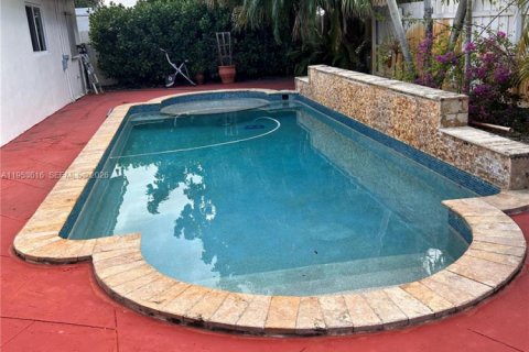 Casa en venta en Miami, Florida, 4 dormitorios, 197.14 m2 № 2008142 - foto 23