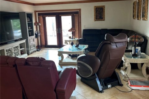 Casa en venta en Miami, Florida, 4 dormitorios, 197.14 m2 № 2008142 - foto 10