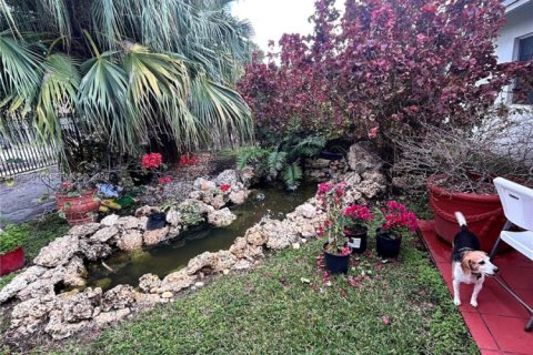 Casa en venta en Miami, Florida, 4 dormitorios, 197.14 m2 № 2008142 - foto 3