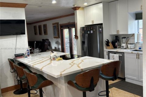 Casa en venta en Miami, Florida, 4 dormitorios, 197.14 m2 № 2008142 - foto 8