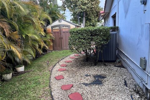 Casa en venta en Miami, Florida, 4 dormitorios, 197.14 m2 № 2008142 - foto 22