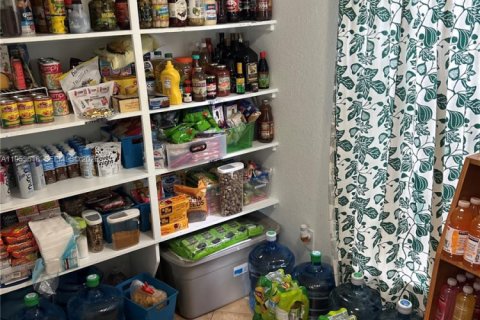 Casa en venta en Miami, Florida, 4 dormitorios, 197.14 m2 № 2008142 - foto 9