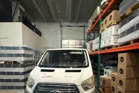 Propiedad comercial en Hialeah Gardens, Florida № 2056764