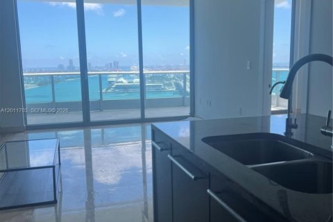 Condo in Miami, Florida, 1 bedroom  № 2075314 - photo 19