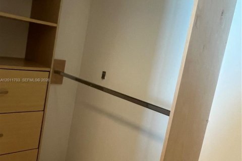 Condo in Miami, Florida, 1 bedroom  № 2075314 - photo 17