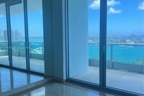 Condo in Miami, Florida, 1 bedroom  № 2075314 - photo 15