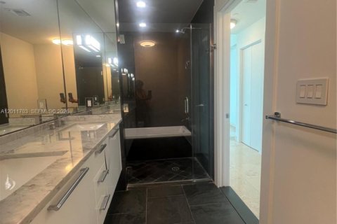 Condo in Miami, Florida, 1 bedroom  № 2075314 - photo 12