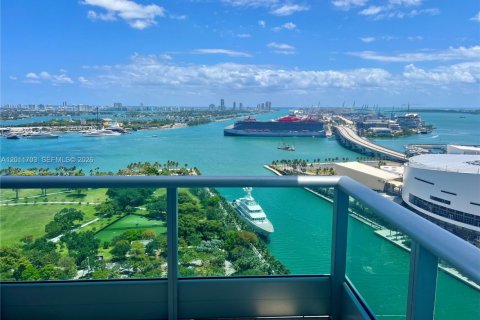 Condo in Miami, Florida, 1 bedroom  № 2075314 - photo 3