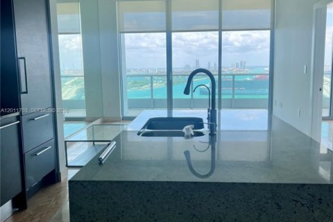 Condo in Miami, Florida, 1 bedroom  № 2075314 - photo 7