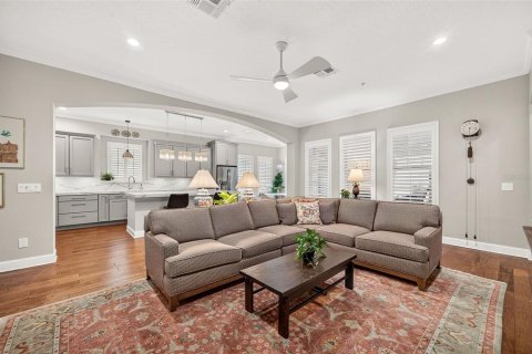House in Orlando, Florida 3 bedrooms, 247.31 sq.m. № 2421879 - photo 10