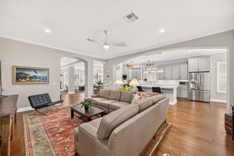 House in Orlando, Florida 3 bedrooms, 247.31 sq.m. № 2421879 - photo 11