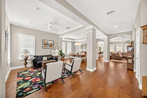 House in Orlando, Florida 3 bedrooms, 247.31 sq.m. № 2421879 - photo 5