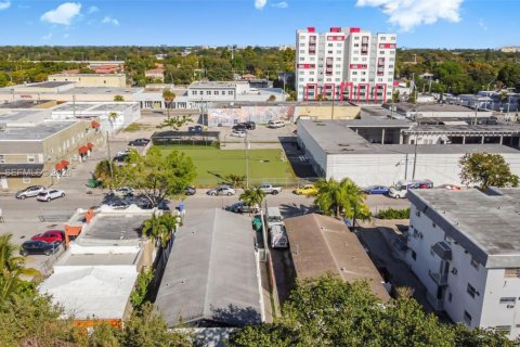 Commercial property in Miami, Florida 282.05 sq.m. № 2001092 - photo 21