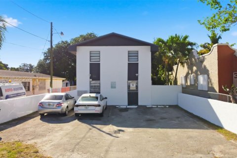 Commercial property in Miami, Florida 282.05 sq.m. № 2001092 - photo 16