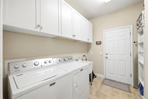 House in Brooksville, Florida 3 bedrooms, 183.76 sq.m. № 2223677 - photo 15