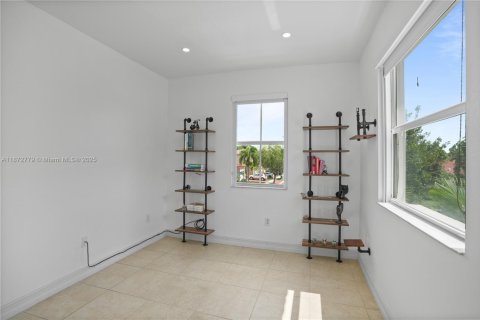 House in Homestead, Florida 3 bedrooms, 191.19 sq.m. № 1924139 - photo 27