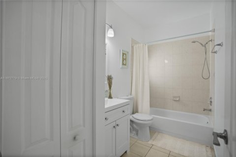 House in Homestead, Florida 3 bedrooms, 191.19 sq.m. № 1924139 - photo 23