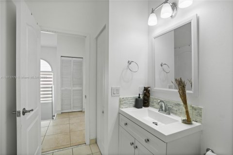 House in Homestead, Florida 3 bedrooms, 191.19 sq.m. № 1924139 - photo 25