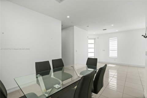 House in Homestead, Florida 3 bedrooms, 191.19 sq.m. № 1924139 - photo 13