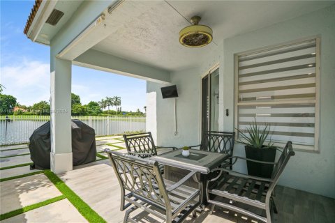 House in Homestead, Florida 3 bedrooms, 191.19 sq.m. № 1924139 - photo 12