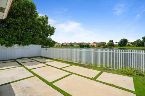 House in Homestead, Florida 3 bedrooms, 191.19 sq.m. № 1924139 - photo 9